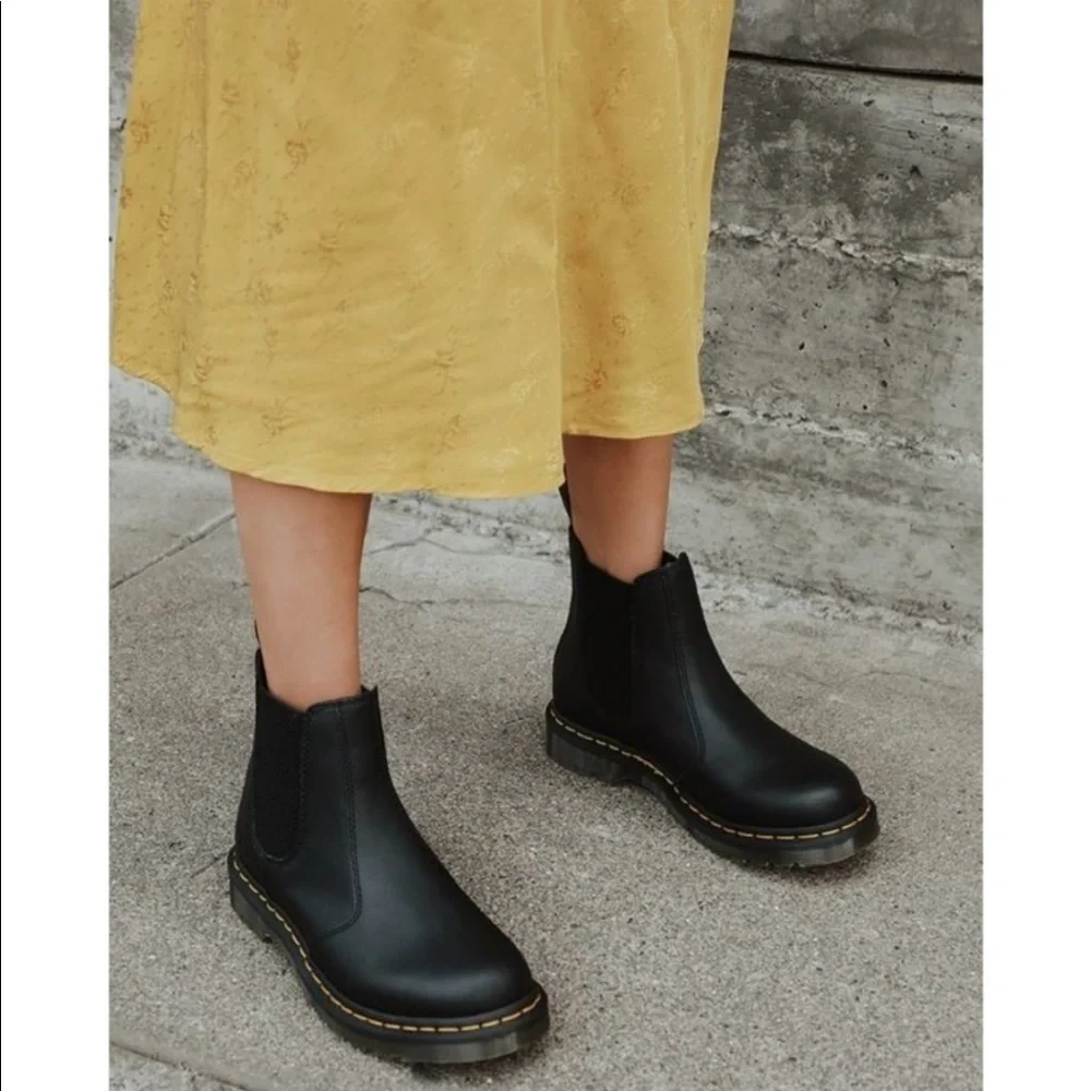NWT Dr Martens Smooth Leather Chelsea Boots Size 7, 8, 9.